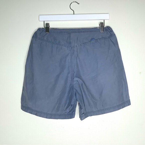 < Vintage Women’s Columbia Cargo Shorts > - Picture 3 of 3